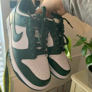 Nike low dunk “Michigan state” green and white size 6y